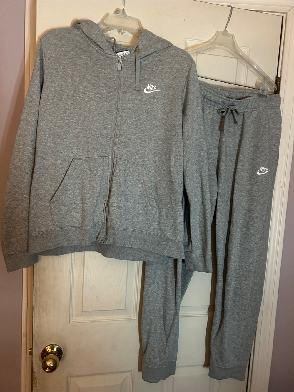 Nike Light Gray Zip-Up Hoodie and Joggers Set, Women’s sweatsuit- Large EUC